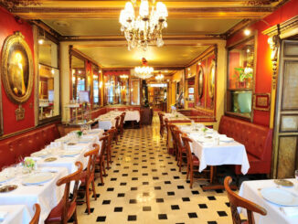 Des cafés des Lumières aux scènes contemporaines