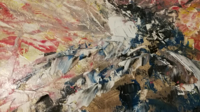 Peinture abstraite signée LIOBAU, aux larges gestes de matière blanche, noire, bleue et dorée, traversant un fond lumineux aux nuances beige, rouge et jaune.